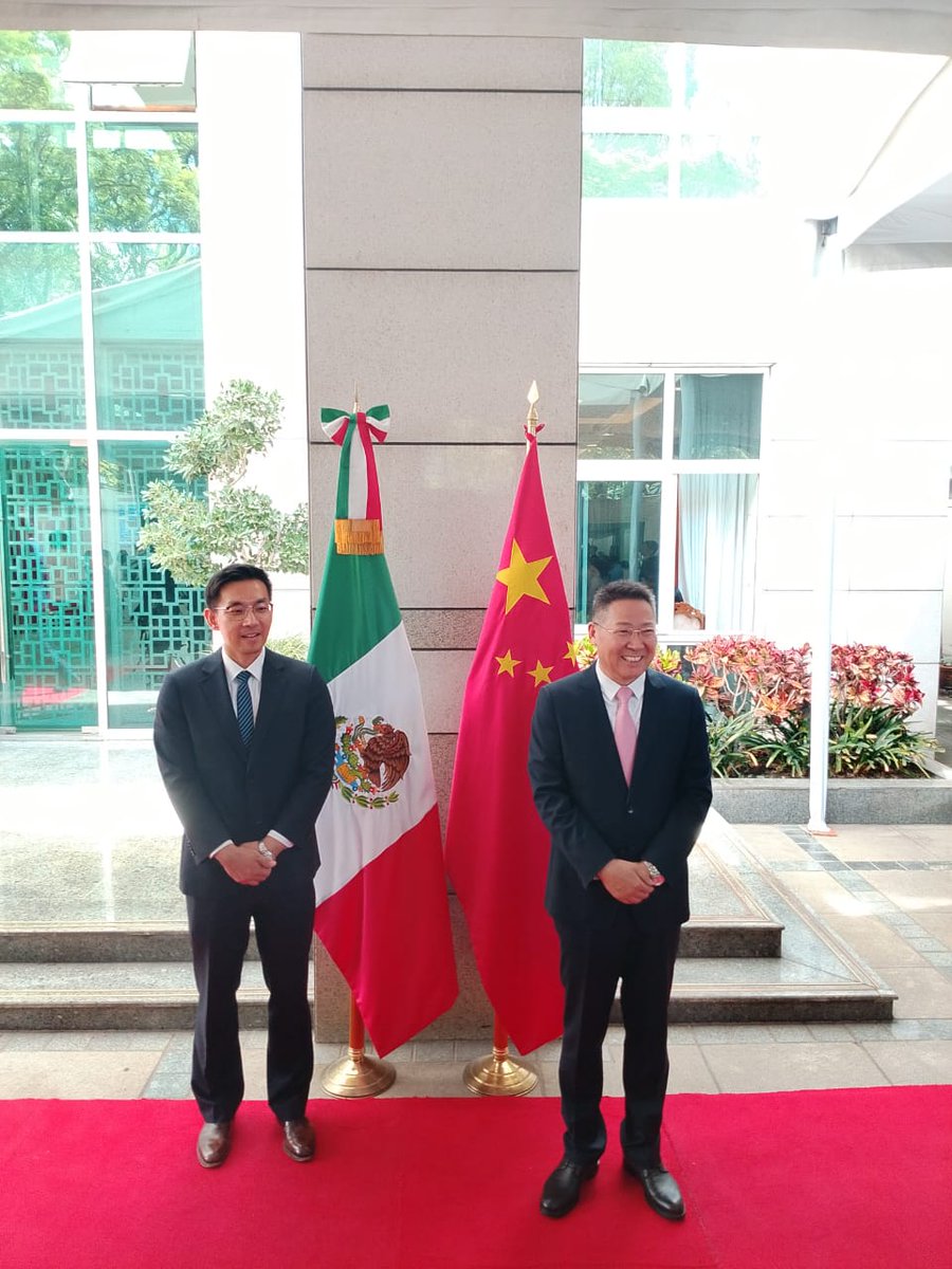 canal6tv's tweet photo. #Internacional El embajador de China en México, Sr. Chen Daojiang, encabezó la celebración por el 77.º aniversario de la fundación de la República Popular China en la #CDMX

El encuentro ratificó los lazos de amistad y cooperación entre ambas naciones. 🇲🇽🤝🇨🇳

@EmbChinaMex https://t.co/Dc2v1aJmah