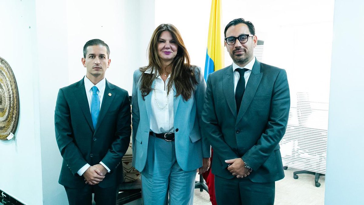 MincomercioCo's tweet photo. La nueva ruta aérea Montería–Panamá, cuyo vuelo inaugural será el próximo 26 de octubre, abre nuevas oportunidades para la internacionalización turística y económica de Córdoba.

Esta conexión permitirá acercar a empresarios, destinos y comunidades de la región a nuevos mercados internacionales, facilitar la llegada de visitantes y fortalecer la oferta cultural, gastronómica y natural de Córdoba.

Bajo la orientación del presidente @ABDELAESPRIELLA y con el liderazgo del ministro @MauricioGomezCO , desde el @MincomercioCo seguimos trabajando para fortalecer la conectividad, impulsar el turismo y abrir nuevas oportunidades para las regiones de nuestra Patria Milagro. 🇨🇴 

Montería es ahora una nueva puerta de entrada al Caribe colombiano. ✈️🌎
