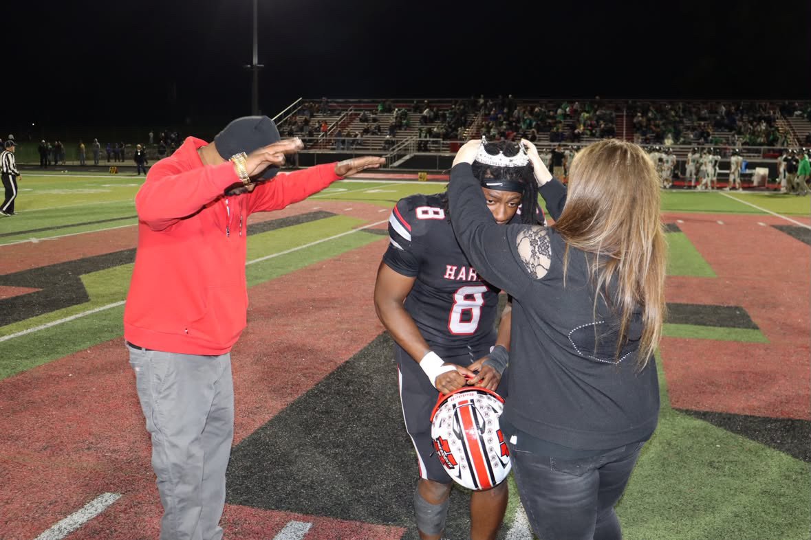 GkellySean's tweet photo. #Homecoming #King https://t.co/ICRcndZb6n