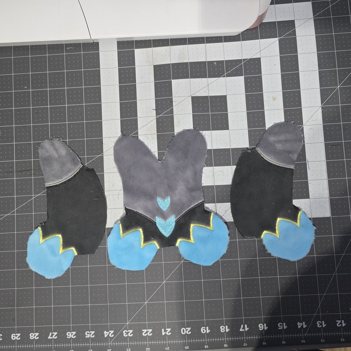 Leighs_Dragons's tweet photo. Who's that pokemon?!

#plushart #plush #pokemon #pokemonplush https://t.co/LxoAj9GX6J