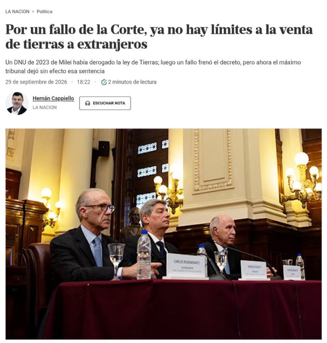Pampa139's tweet photo. Lo que no pudieron hacer en el Congreso por aquella movilización masiva, lo hicieron a través de la Corte Suprema.

Un 29 de septiembre por la tarde, tres hijos de puta a los que no eligió nadie le ponen, prácticamente, un cartel de “SE VENDE” a la Argentina.
Los tipos se levantaron de dormir la siesta y les pareció una muy buena idea derogar la Ley de Extranjerización de Tierras.

Así, como quien no quiere la cosa, acaban de habilitar la venta de tierras argentinas a extranjeros sin límites.