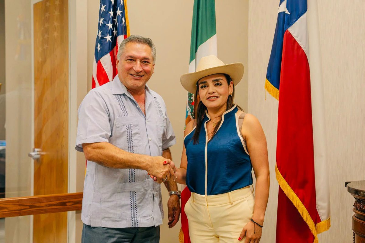 GreciaMich2027's tweet photo. HERMANAMIENTO ENTRE URUAPAN MICHOACÁN Y MCALLEN TEXAS 🇲🇽🇺🇸🤠🙏❤️

"Sostuve un grato encuentro con Javier  Villalobos, Mayor de McAllen, Texas, con quien se planteó la firma de un acuerdo de hermanamiento entre McAllen y Uruapan." GQ

El hermanamiento busca establecer una relación de colaboración institucional que permita impulsar proyectos conjuntos, particularmente en materia de turismo, cultura e intercambio entre ambas comunidades.

Es importante mencionar que para poder gestionar apoyos para nuestro municipio y que puedan aterrizar es necesario poder realizar el hermanamiento, así que todo lo que sea favorable para los URUAPENSES bien vale la pena.

Que Dios los bendiga 🙏🤠