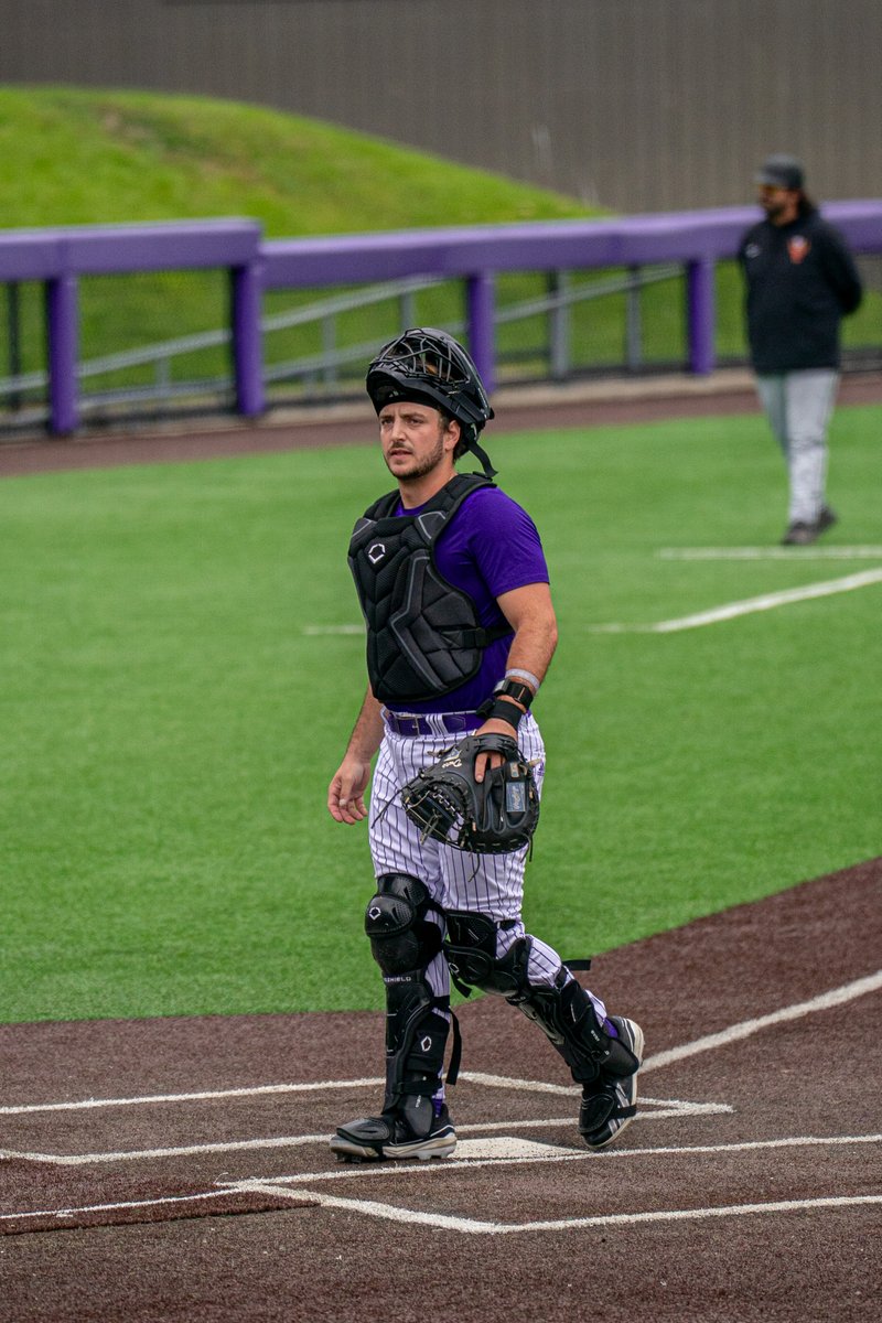 UW_Baseball's tweet photo. Fall ballin' at Husky Ballpark 🍂🌲⚾️ https://t.co/0JKFQ0gzOS