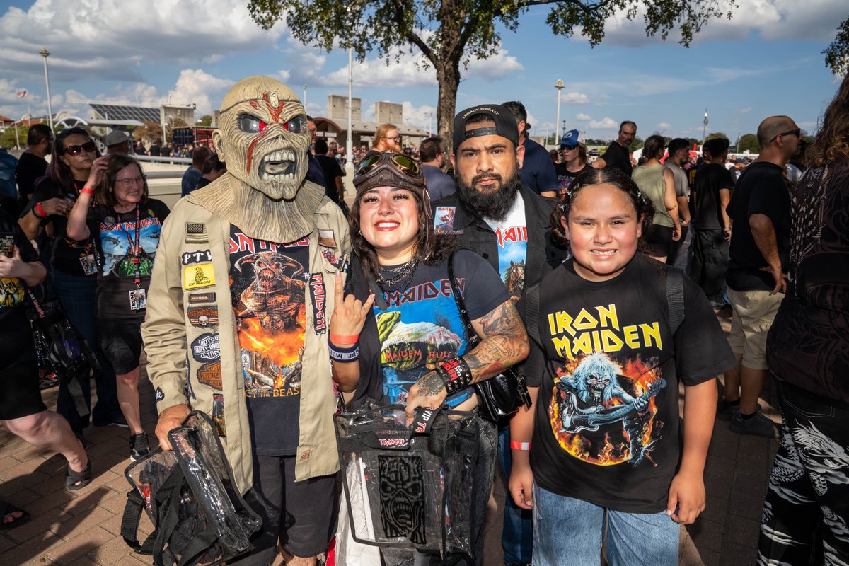 Alamodome's tweet photo. 🪓 @IronMaiden FANS ARE HERE AT THE ALAMODOME 🪓

#ironmaiden #alamodome #sanantonio #megadeath #anthrax https://t.co/Ul3a0HmdAI