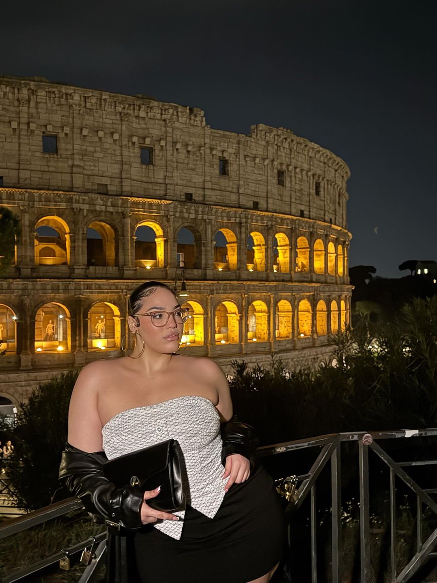 Gemsjew's tweet photo. First date where are you taking me?  Tell me in the comments 😜👇 https://t.co/EnP4uyDzvM