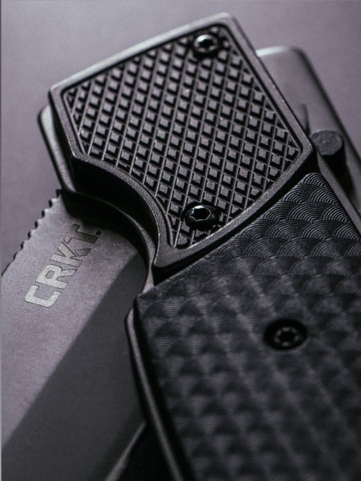 CRKTweet's tweet photo. Coming October 1.

The Fulcrum™ 2 is coming back with the unconventional opening mechanism that made it hard to forget.

 Get in line at the link 👇
https://t.co/Qk17xuUaOE

🔪: 7435 Fulcrum™ 2 
Designed by Russ Kommer https://t.co/Qw2d1Mlefz