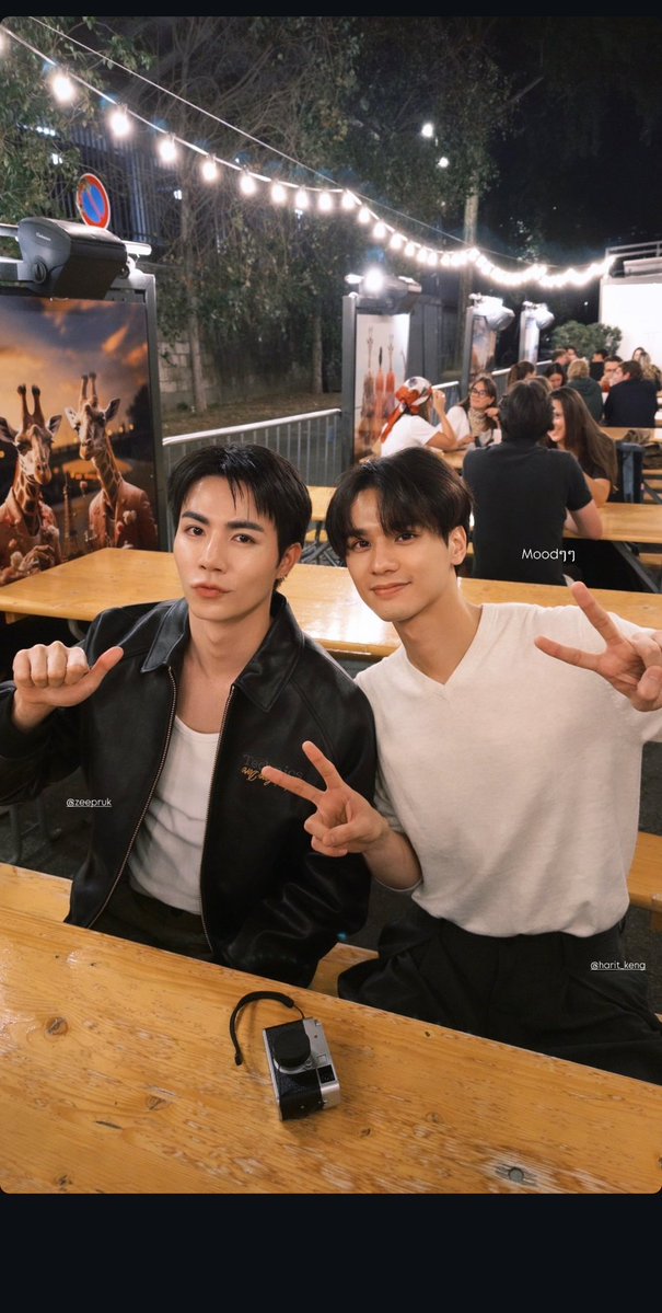mmm_ser45's tweet photo. IMAO...#ZeePruk put Keng in his IG Highlights! 🤭
So, dear ZonZon, NuNew isn't as special as you and Zee claim!🤣
Two straight men having fun in Paris! And Dog NuNew is at home cuddling his cats ready to provide fanservice when his master return!! Interesting!🤣🤣#ZeeNuNew https://t.co/PgdJn0EihT