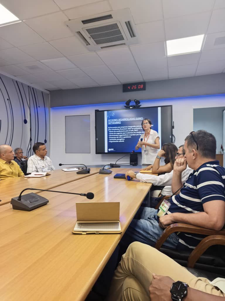 MayraArevich's tweet photo. Realizamos encuentro con @GEIC_DICE y sus empresas para intercambiar sobre implementación de las transformaciones en el grupo, metas y objetivos. Excelente encuentro, primó compromiso y resiliencia en la búsqueda de más servicios, ingresos y exportaciones. #PorCubaJuntosCreamos https://t.co/fwewBd8bQ2