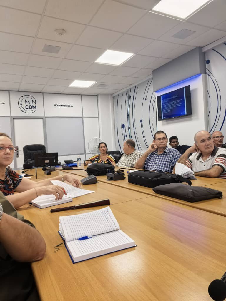 MayraArevich's tweet photo. Realizamos encuentro con @GEIC_DICE y sus empresas para intercambiar sobre implementación de las transformaciones en el grupo, metas y objetivos. Excelente encuentro, primó compromiso y resiliencia en la búsqueda de más servicios, ingresos y exportaciones. #PorCubaJuntosCreamos https://t.co/fwewBd8bQ2