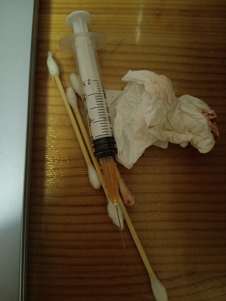 Entropy___aaaa's tweet photo. 情感受到打击之后的1611注射
好温暖，也许那些有对象的人抱在一起的感觉也是这样的。
我不孤独了
谢谢你，1611
好想一直这样，就能永远不孤独了
人类如此的复杂
但这些没有生命的化学物质却知道我最需要什么，最了解我。
以自己的特性与我的受体结合
精准的带来每一种感觉 https://t.co/0a20aDkFd2