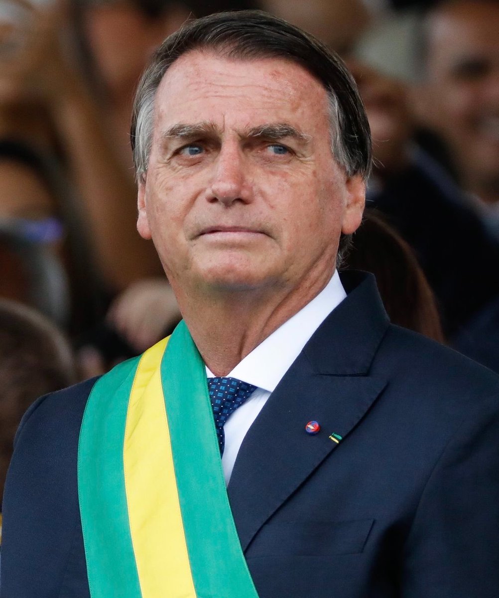 PortalBabados's tweet photo. 🚨Raphinha é um dos únicos jogadores da seleção Brasileira que já se posicionou CONTRA a Extrema Direita, o jogador fez críticas ao governo Bolsonaro e, em janeiro de 2023, após os atos antidemocráticos em Brasília, foi um dos poucos jogadores a se posicionar publicamente nas redes sociais.
