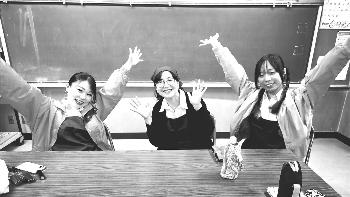 TENRIN_MUTAN's tweet photo. 【稽古場日誌（1）】ある日の稽古場…。本日は、今まで全然撮れてなかったメンバー写真をやっと撮りました！休憩中のオフショットをちょい見せ！📷✨️ https://t.co/1wkfw5OtYX