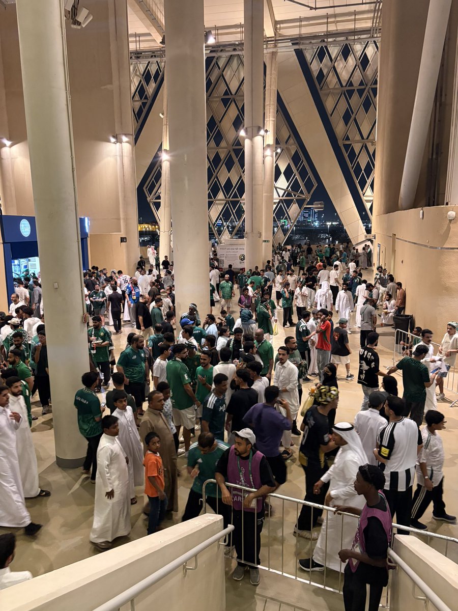 llformxe's tweet photo. طلاب ام القرى وجهنا خير عالمباراة الحمدلله 👌🏻🇸🇦
0-2 🌟 #السعودية_العراق #UQU https://t.co/iokhkEhuFn