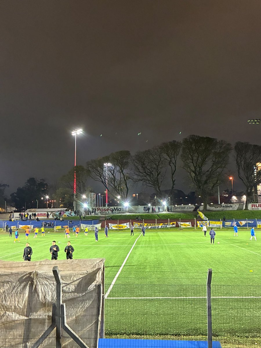 elascensouy's tweet photo. 🏟#PrimeraC
Bella Italia y Bella Vista ya realizan el calentamiento pre competitivo para el encuentro que arranca a las 20 hrs en el Parque Palermo
#RumboAlAscenso https://t.co/XENLwxmqhJ