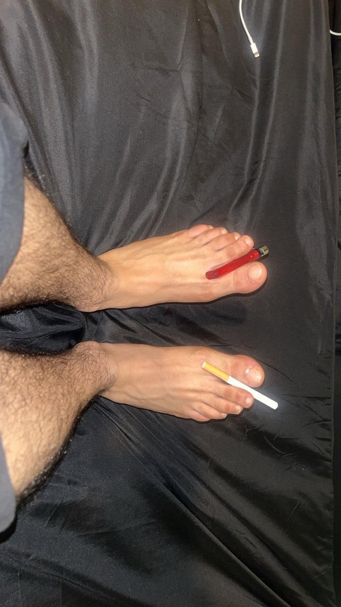 qaasimDLpak's tweet photo. freshly 18 guys tops n bottoms hit me up 😉😉😉 #vers #bi #18yearsol #feetworshi̇p https://t.co/zSmkTHIUTP