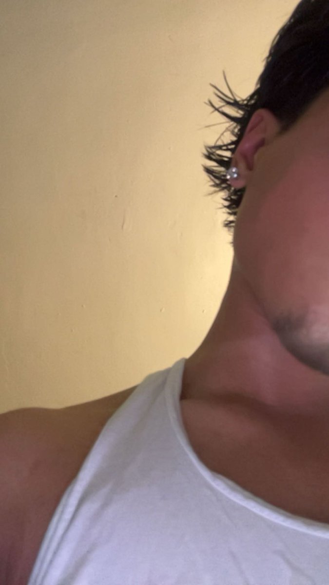 qaasimDLpak's tweet photo. freshly 18 guys tops n bottoms hit me up 😉😉😉 #vers #bi #18yearsol #feetworshi̇p https://t.co/zSmkTHIUTP