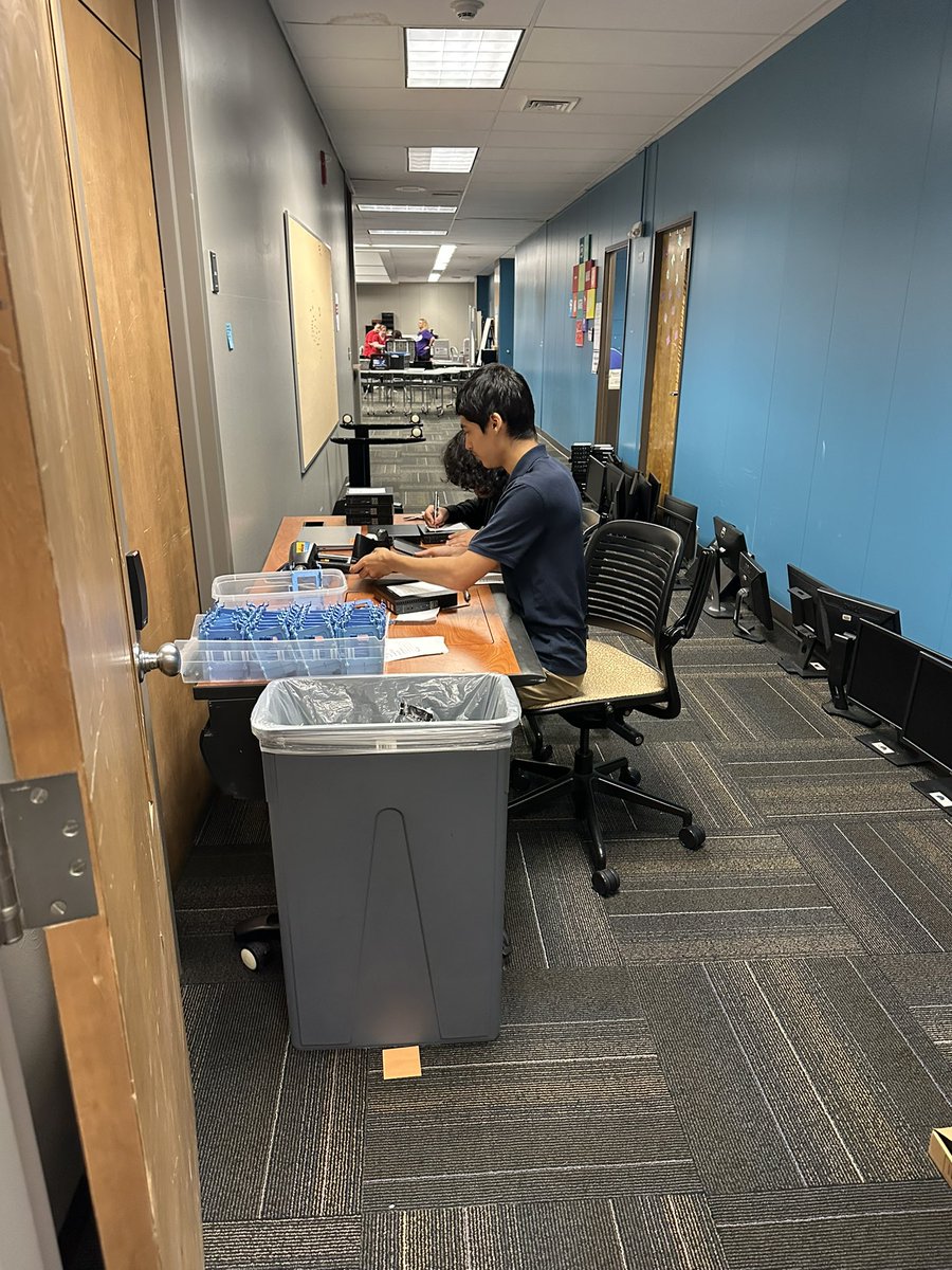 AAdamsEML's tweet photo. @KCPS_ManualCTE ITC Ss working behind the scene to prepare devices for repurposing. #RealWorldLearning. https://t.co/aqx0rCUMd8