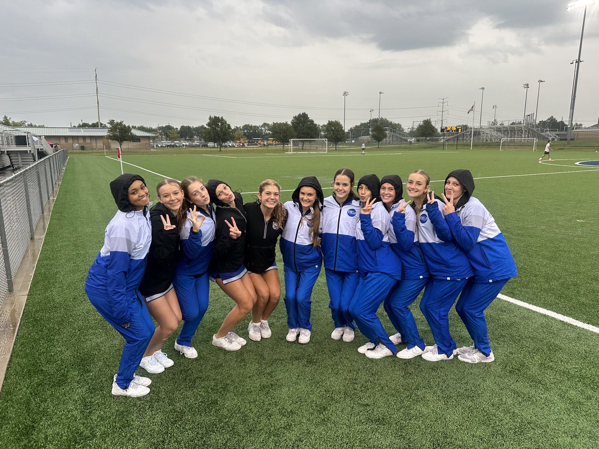 ADButlerOW's tweet photo. Toughest squad in the state!  Torrential rain can’t stop OW Cheer!  @MaBlackOW @sigg_heath https://t.co/YVT9Jex8Nh