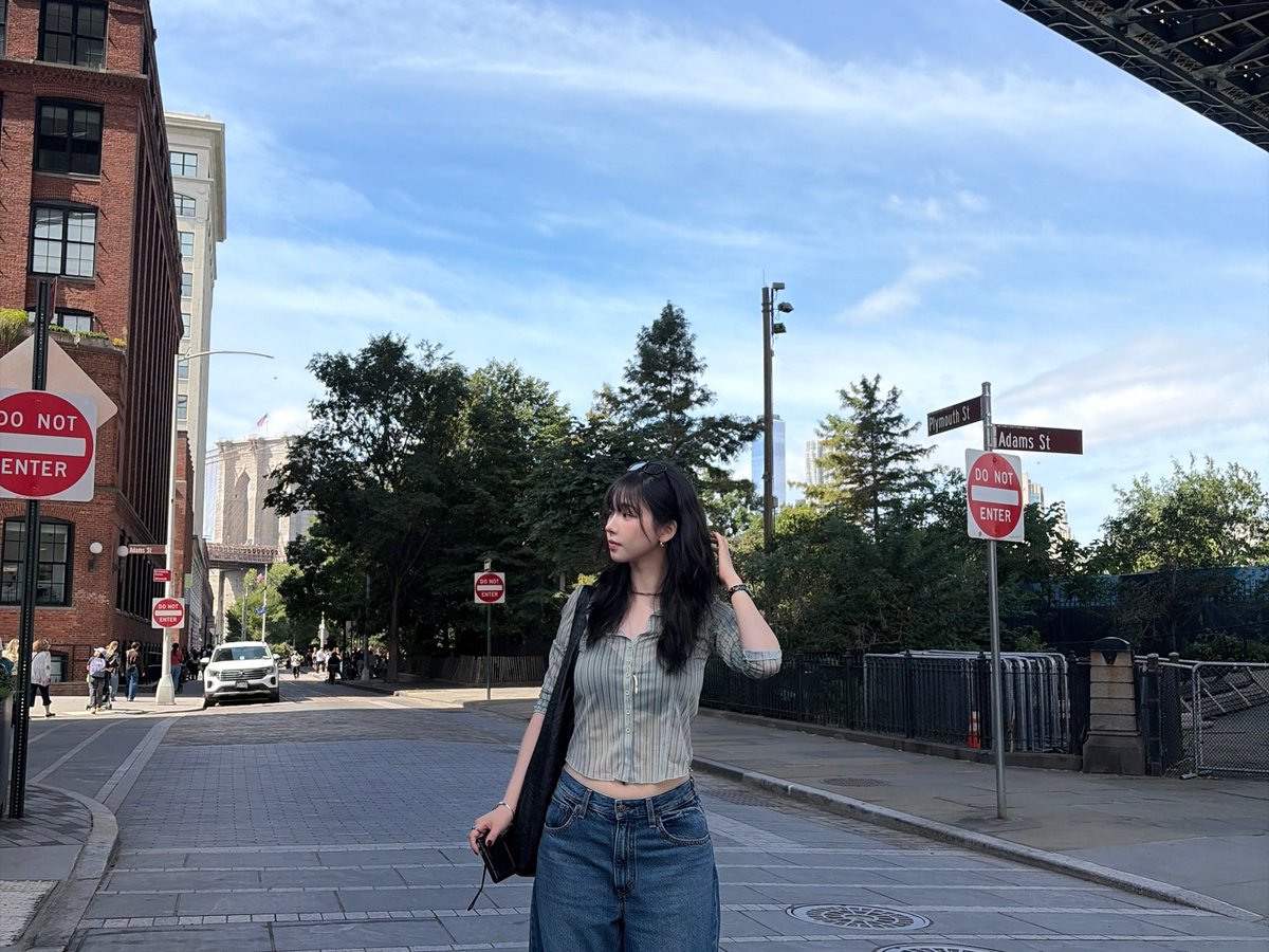 meisttokki's tweet photo. THE OUTFIT??? THE TOP??? THE PANTS??? https://t.co/Q9AV5Ryvr2