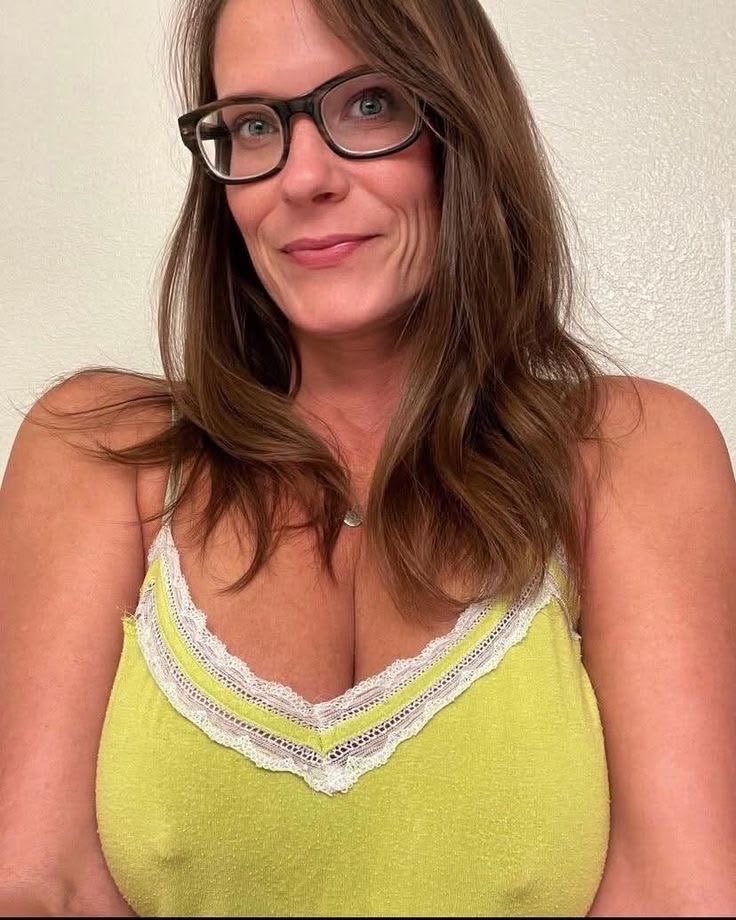 Emilykaitlyn33's tweet photo. What is on your mind for me? https://t.co/1a2CrzgyGX