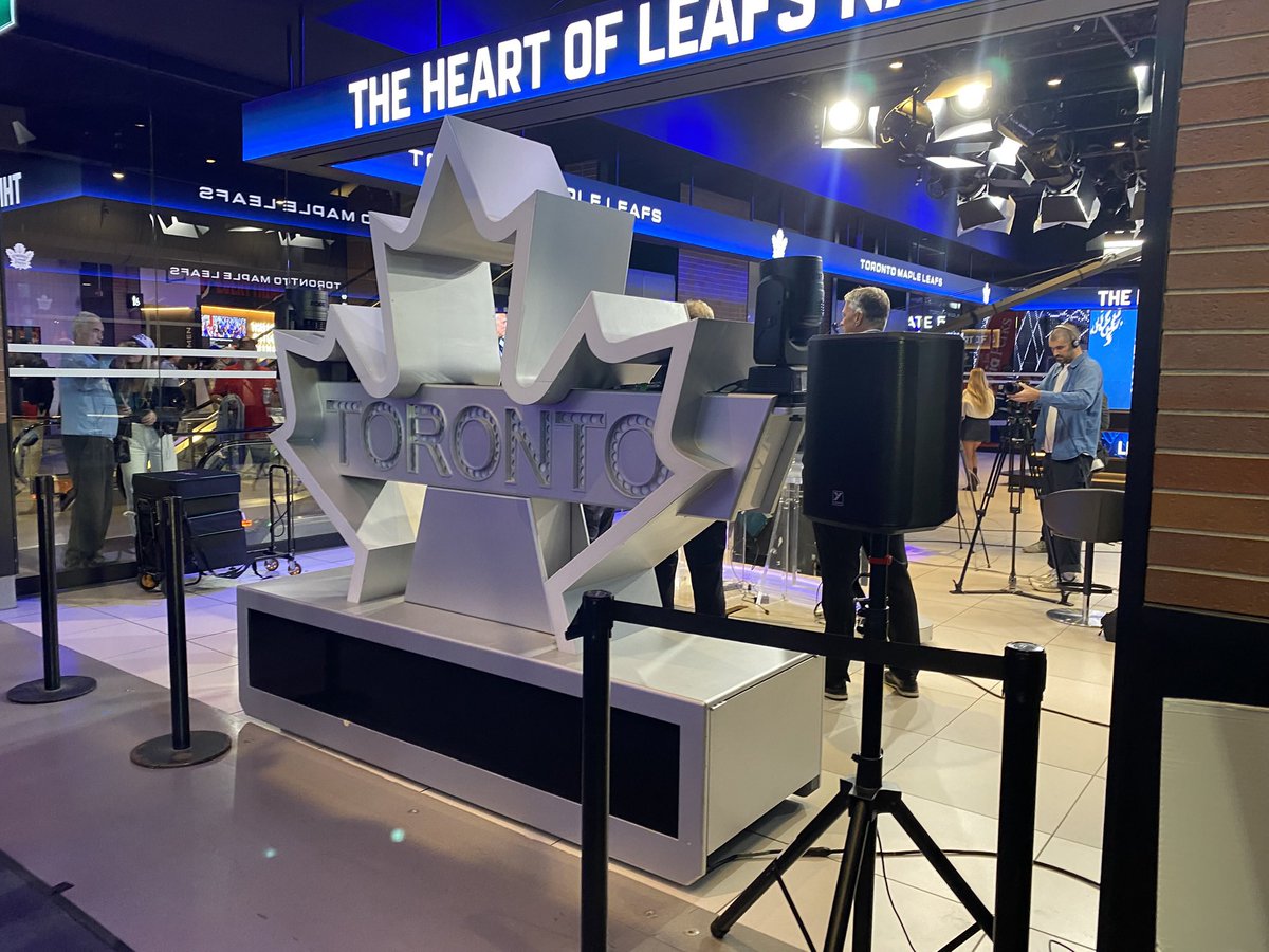 mpound25's tweet photo. @summerknocks #GoLeafsGo #TorontoMapleLeafs https://t.co/ftXLQIgkZM