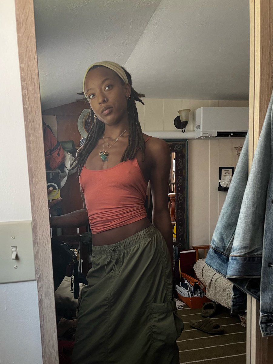 mamamissthang's tweet photo. returning to the scene as a domme and thrilled about it. boston based, true to this. get in where you fit in while i have free time. 💵🐷https://t.co/HXPsWydAHd #findom #nsfwtwtًً  #locs #fitblackwoman https://t.co/gOHFk9weSX