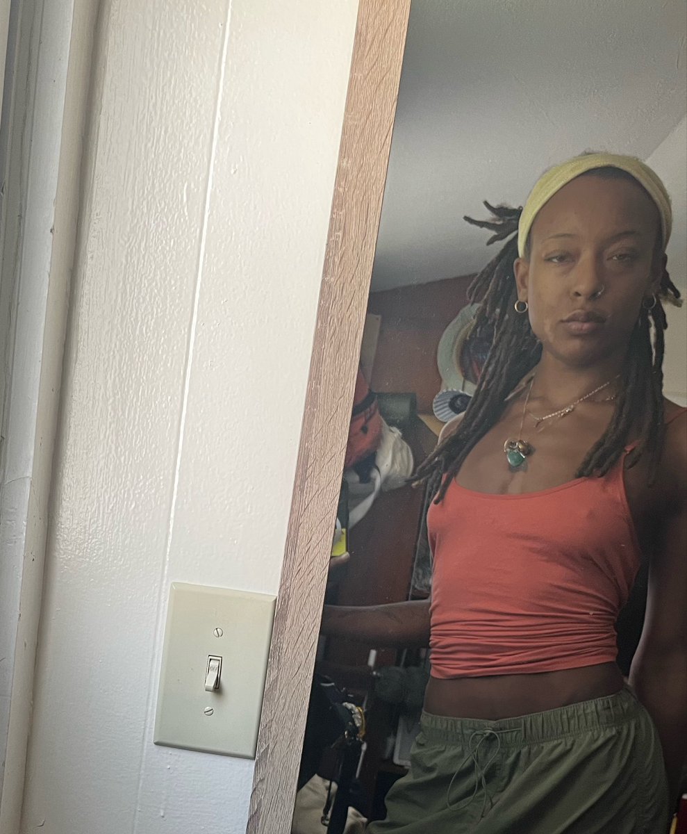 mamamissthang's tweet photo. returning to the scene as a domme and thrilled about it. boston based, true to this. get in where you fit in while i have free time. 💵🐷https://t.co/HXPsWydAHd #findom #nsfwtwtًً  #locs #fitblackwoman https://t.co/gOHFk9weSX
