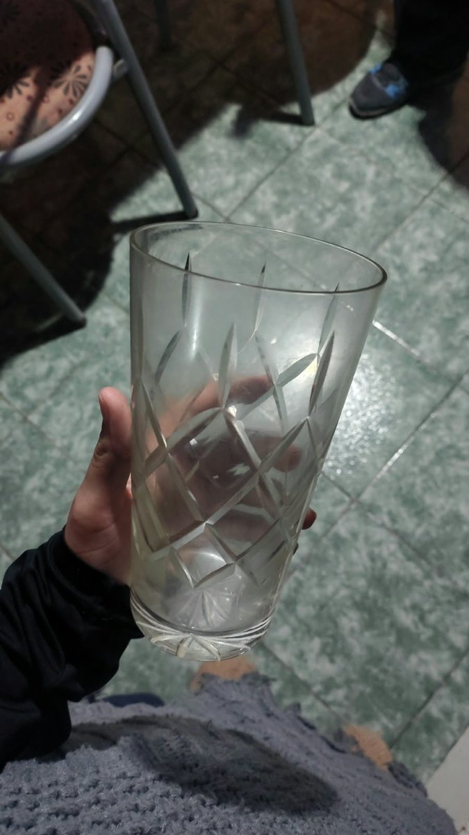 BaezTw's tweet photo. @PiccininiAna Conseguí la foto lo siguen usando para el fernet desdé que me fui https://t.co/1htxcbGAkT
