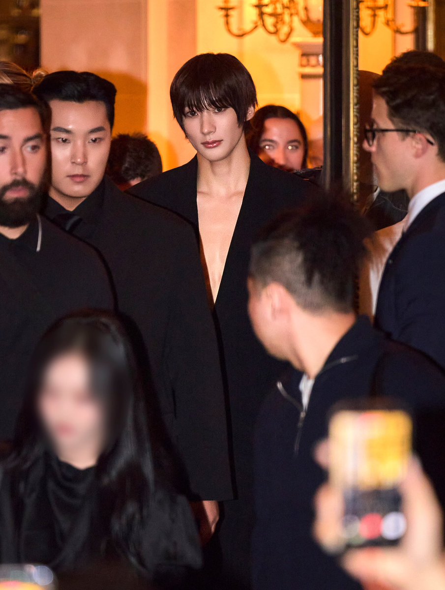 MYANTON_TH's tweet photo. 1eejungmu instagram update 260930

ANTON gives SAINT LAURENT a whole new level of charisma.

ANTON AT SAINT LAURENT PFWSS27   #ANTONxSaintLaurentSS27  #ANTONxSaintLaurent https://t.co/1LneNBnSiz