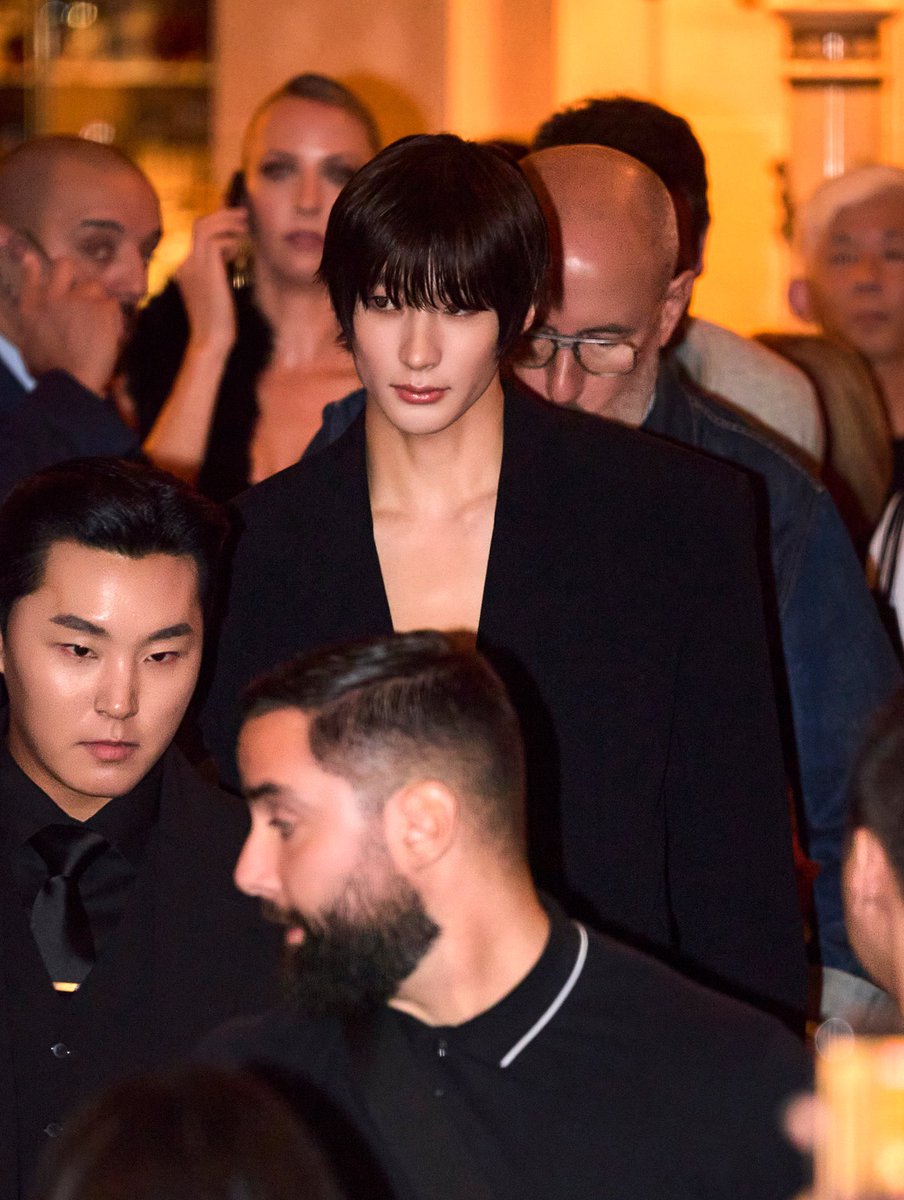 MYANTON_TH's tweet photo. 1eejungmu instagram update 260930

ANTON gives SAINT LAURENT a whole new level of charisma.

ANTON AT SAINT LAURENT PFWSS27   #ANTONxSaintLaurentSS27  #ANTONxSaintLaurent https://t.co/1LneNBnSiz