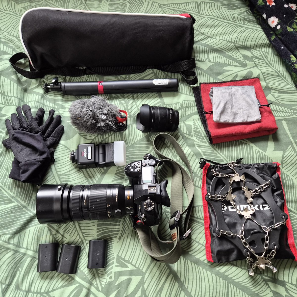 Manukattw's tweet photo. Ok I'm all packed for my trip. No need to think about all the boring stuff... https://t.co/uuW7iwTtQa