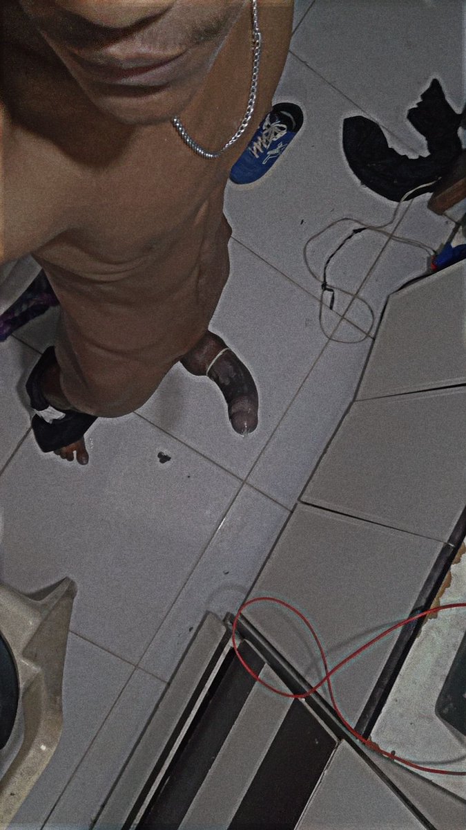 PretinhoDot25cm's tweet photo. Me disseram que os nerd magrelos são os mais gostosos, você concorda? https://t.co/29OUius0b2