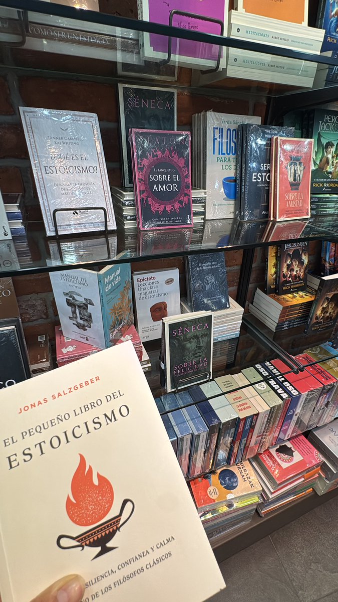 ItsBrendaC_'s tweet photo. Tengo mi Kindle peeeero el sentimiento de comprar libros físicos es único 🫠✨ https://t.co/ns2pqKoIqL