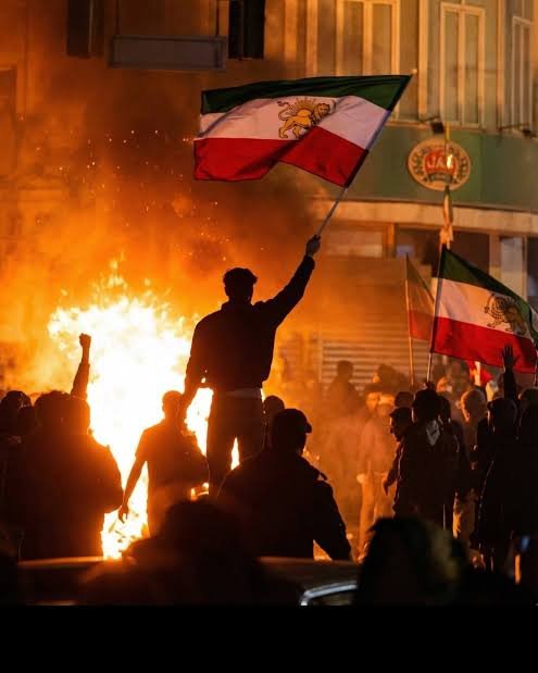IranRoyalists tweet picture