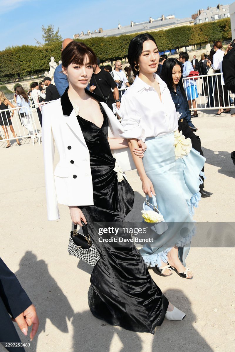lonongnub_trend's tweet photo. แม่ ๆ ขา มาบูส ๆ ก่อนพักกินข้าวเที่ยงกันไหมคะ?
JKRs, let’s boost boost before lunch break, Goooooooooo!!!!!!!!

LINGORM BA DIOR AT PFW
#DiorSummer27xLingOrm
#LinglingKwong #OrmKornnaphat  #LingOrm #Dior #DiorSummer27 #PFW https://t.co/W8e0W8n5gb
