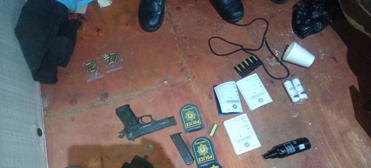 _ArriveAlive's tweet photo. Suspects arrested on charges of unlawful possession of a firearm, unlawful possession of ammunition and possession of police uniform items.
https://t.co/JS9v50w2YD
#ArriveAlive #Crime @SAPoliceService https://t.co/to9JZ9NWJd
