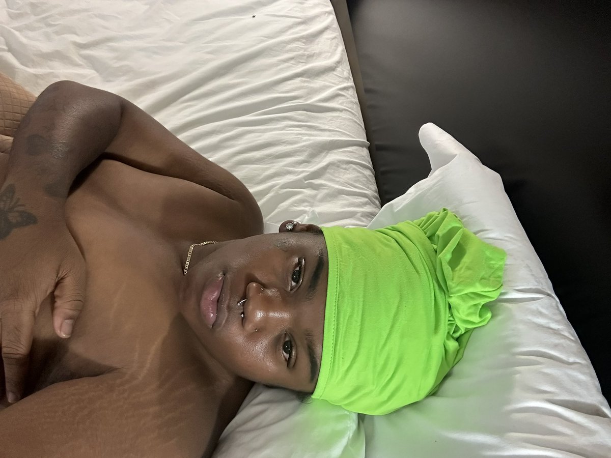 nikdadeleon's tweet photo. So seductive 💚 https://t.co/XuqjXrFoxw
