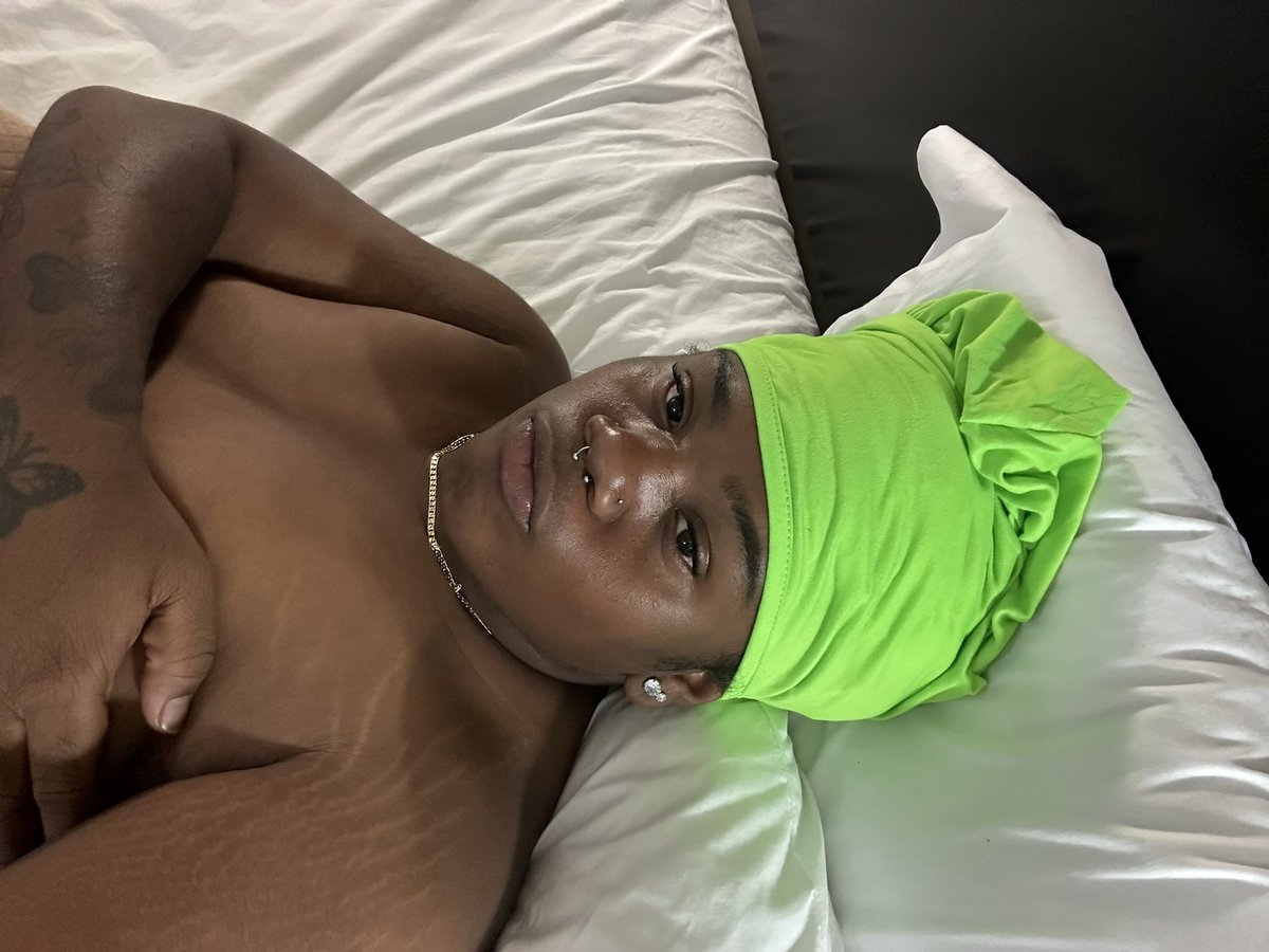nikdadeleon's tweet photo. So seductive 💚 https://t.co/XuqjXrFoxw