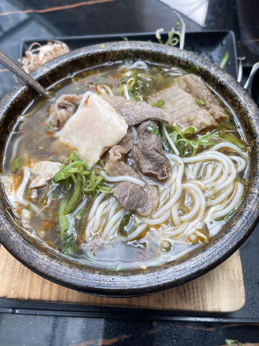 NTN_5S's tweet photo. Ăn trưa thôi !😳✨
Bún bò thố đá !👇
Mời cả nhà !❤️
#thu4 https://t.co/zyG9OQV8CW