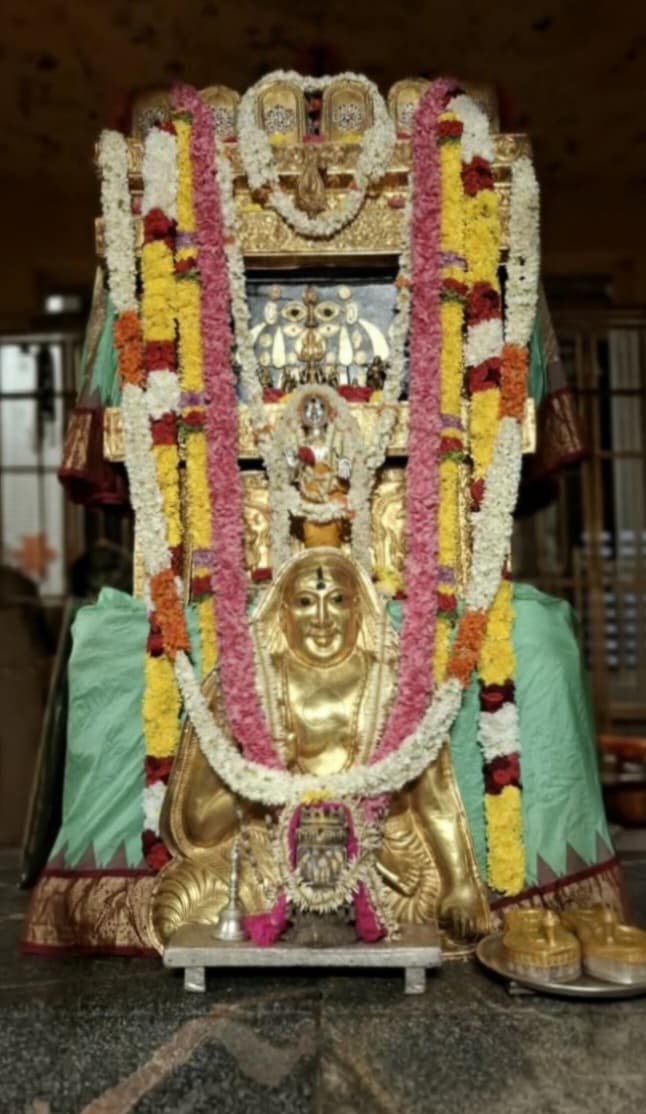 Jaggesh2's tweet photo. ಇಂದಿನ ರಾಯರ ಬೃಂದಾವನ ಅಲಂಕಾರ ದರ್ಶನ 🙏

ಶುಭ ಬುಧವಾರ🙏 https://t.co/1Sr3ACfIRU