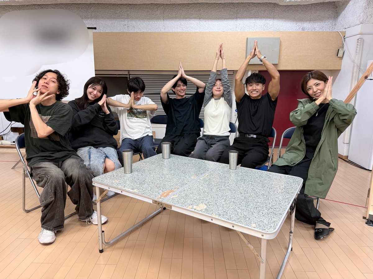 aoi_snamob's tweet photo. /／
#スナック・モブキャラ 🥃
毎日投稿キャンペーン📸✨
\＼

本日の集合写真テーマは…

＼ みんなでニョッキ 🙏／
誰が何ニョッキでしょうか…🤭

開幕まであと7日🥳

📅10/07(水)〜10/13(火)
📍博品館劇場

🔗公式HP
https://t.co/MpFOgU9OWd

#スナモブ https://t.co/lIlydGeXmS