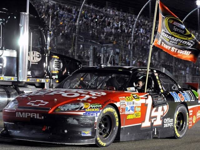 GaboxRox15's tweet photo. A former Cup champion being linked to Dodge due to his strong ties with the manufacturer after a falling out with Ford
Now where have I seen this before? 🤔🤔 https://t.co/EaanacbYsj