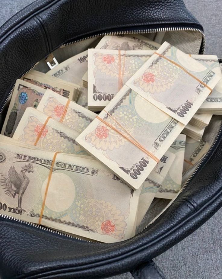 RubyMay610997's tweet photo. もし今日、あなたの銀行口座に突然100万円が振り込まれたら… ✨

あなたは、まず何に使いますか？

① 借金やローンの返済に充てる
② 病院代・医療費に充てる
③ 家族や大切な人のために使う
④ 生活費や家賃に充てる
⑤ 将来のために貯金する https://t.co/5zY6uaXqNn