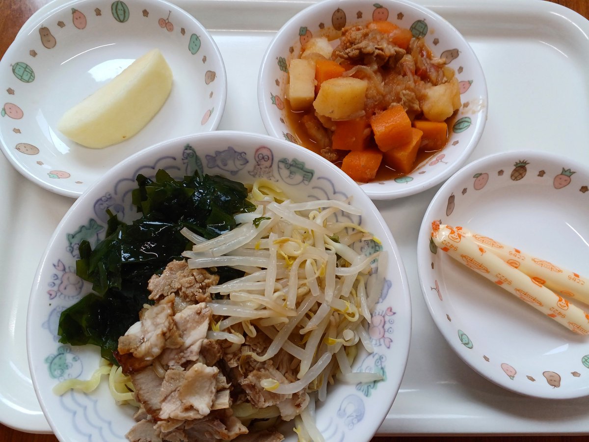 ShunkoHoikuen's tweet photo. #今日の給食
冷やしラーメン、トマト肉じゃが、チーズ、りんご(乳児はバナナ) https://t.co/XSFQboLpGh