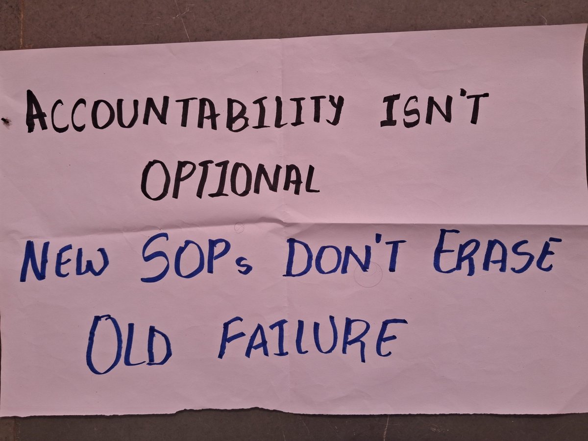 adams_vea's tweet photo. Day 3 of protest 🔥✊️

"When responsibility fails ,
Resignation follows"

We are the caregiver of others , 
Who "cares" us ? 

@kgmu_medical @TNAINationalHq 
@MoHFW_INDIA @CMOfficeUP https://t.co/80cR4z58LY