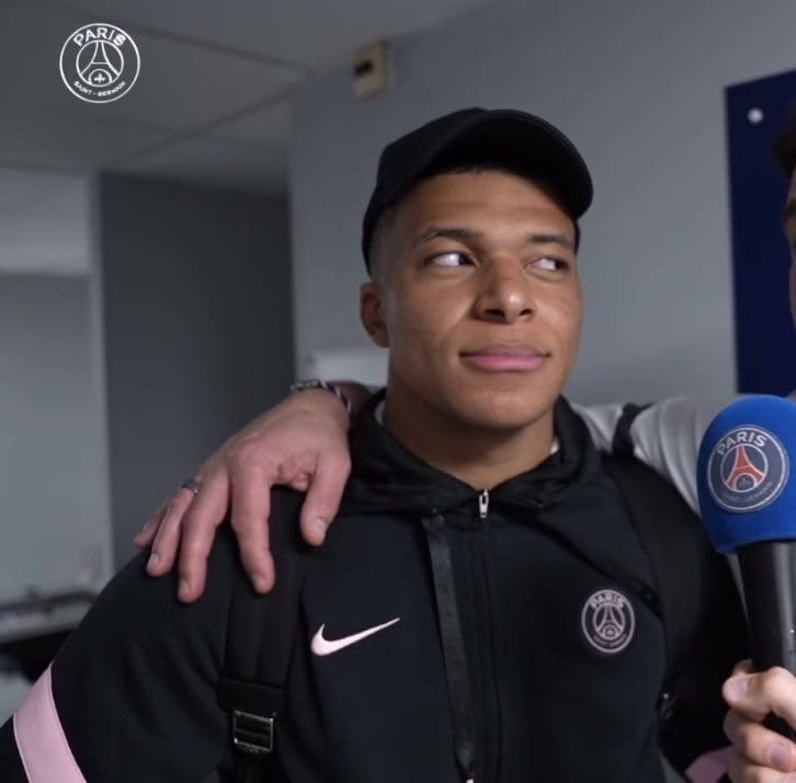 uiuiilii's tweet photo. mbappe got the best reactions and facial expressions 😭 https://t.co/jarJUuNnoK