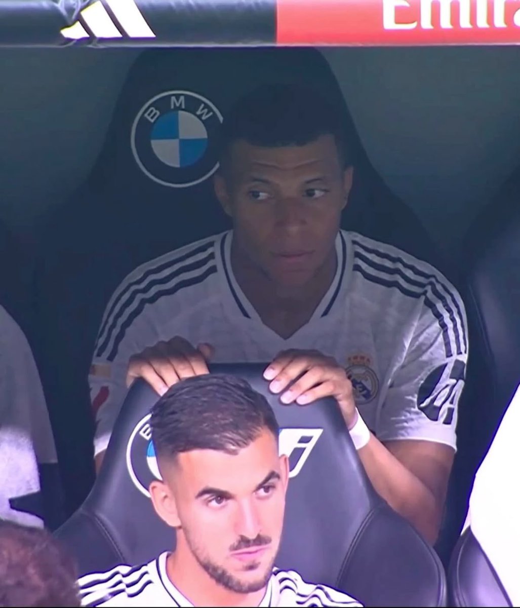 uiuiilii's tweet photo. mbappe got the best reactions and facial expressions 😭 https://t.co/jarJUuNnoK