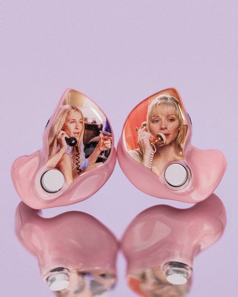 liviedumbax's tweet photo. olivia’s in-ears for the unraveled tour🥹💗 https://t.co/VSTofu98Kb