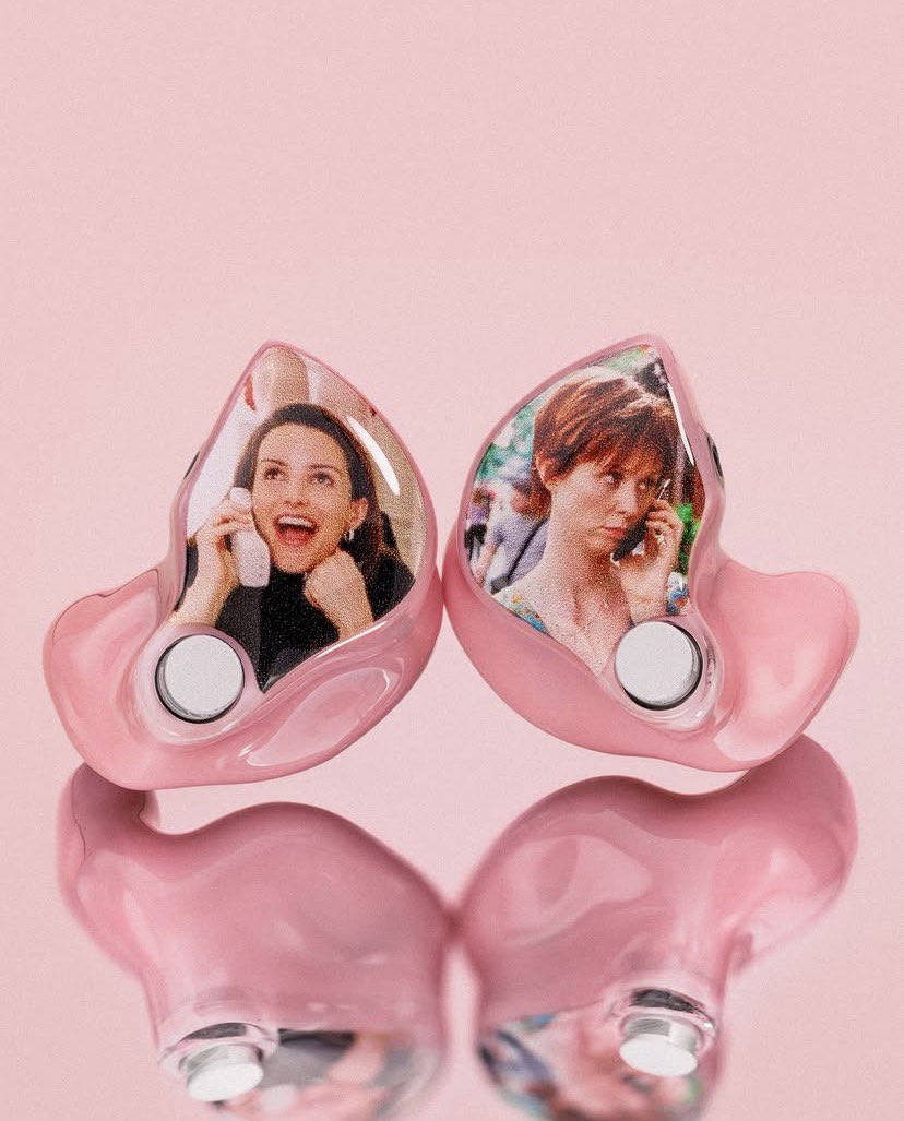 liviedumbax's tweet photo. olivia’s in-ears for the unraveled tour🥹💗 https://t.co/VSTofu98Kb