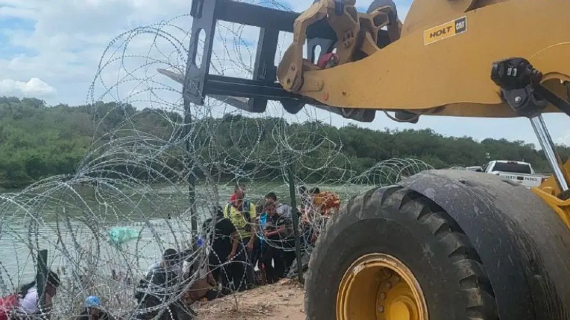 Real_GenPatt's tweet photo. @OutFrontCNN Never forget. The Democrat Party directed CBP to destroy barricades in Texas to allow unvetted migrants to enter the country.  Millions upon millions entered the country to receive free aid, cell phones, gift cards etc.
Now that it stopped under Trump this is their propaganda. https://t.co/iKZvbPZly9